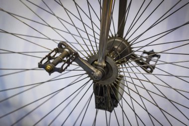 Münih, Almanya - 26 Kasım 2018: Sergi Bisiklet modelleri ve Münih ulaşım Müzesi (Deutsches Museum Verkehrszentrum Bisiklet sektörünün gelişme süreci).