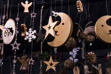 Münih, Almanya - 27 Kasım 2018: Noel Fuar Merkezi Münih'in yeni yıl ve Hatıra Eşyası turist kent sakinleri için.