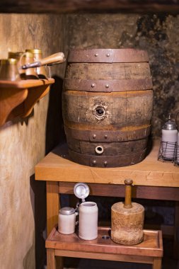 MUNİK, GERMANY - 24 Kasım 2018: Ekim Festivali Kupaları Müzesi 'nde sergiler, kutlama tarihi şişeler.