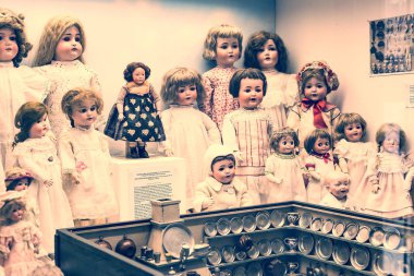 Münih, Almanya - 23 Kasım 2018: Koleksiyon Oyuncak Oyuncak Müzesi'Ivan Steiger tarafından 1983 yılında oluşturulan belediye binasının eski kule. 