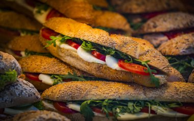 Arka plan sandviç sebze ve peynir, closeup ile vurdu.