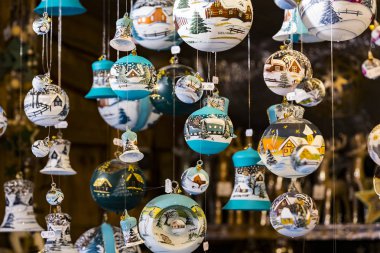 Münih, Almanya - 28 Kasım 2018: Noel Fuar Merkezi Münih'in yeni yıl ve Hatıra Eşyası turist kent sakinleri için. 