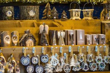 Münih, Almanya - 28 Kasım 2018: Noel Fuar Merkezi Münih'in yeni yıl ve Hatıra Eşyası turist kent sakinleri için. 