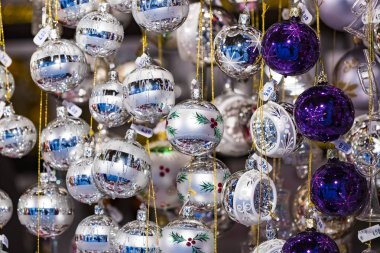 Münih, Almanya - 28 Kasım 2018: Noel Fuar Merkezi Münih'in yeni yıl ve Hatıra Eşyası turist kent sakinleri için. 