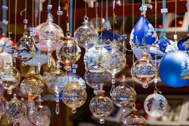 Münih, Almanya - 28 Kasım 2018: Noel Fuar Merkezi Münih'in yeni yıl ve Hatıra Eşyası turist kent sakinleri için. 