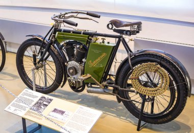 Münih, Almanya - 26 Kasım 2018: topluluğu tarihsel olarak bilinen ve Münih ulaşım Müzesi (Deutsches Museum Verkehrszentrum Araçlar).