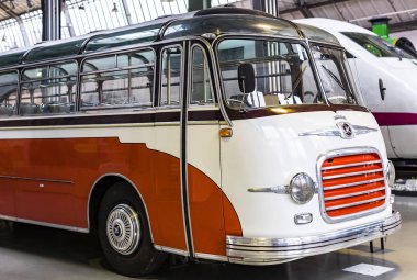 Münih, Almanya - 26 Kasım 2018: topluluğu tarihsel olarak bilinen ve Münih ulaşım Müzesi (Deutsches Museum Verkehrszentrum Araçlar).