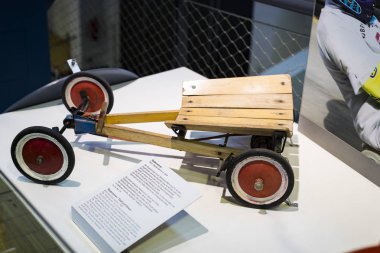 Münih, Almanya - 26 Kasım 2018: topluluğu tarihsel olarak bilinen ve Münih ulaşım Müzesi (Deutsches Museum Verkehrszentrum Araçlar).