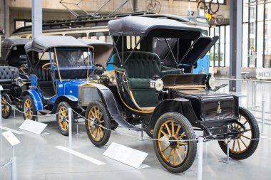 Münih, Almanya - 26 Kasım 2018: topluluğu tarihsel olarak bilinen ve Münih ulaşım Müzesi (Deutsches Museum Verkehrszentrum Araçlar).