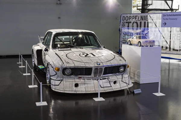 ミュンヘン ドイツ 2018 展示会と自動車とオートバイ Bmw 博物館での伝説的なモデルの展示会の成果 — ストック写真