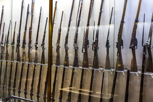 Madrid, İspanya - 28 Mart, 2018: Denizcilik Müzesi Madrid tarihinin İspanyol Donanması gemi modelleri tarihi eser . 