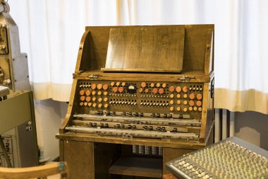 Münih, Almanya - 26 Kasım 2018: Alman Müzesi Bilim ve teknoloji başarı geçmişi verme pozlama müzik aleti temsil eder .