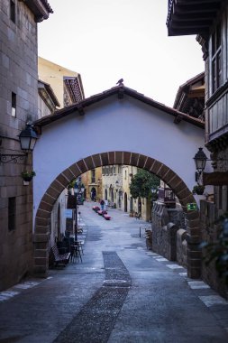 Barcelona, İspanya - 13 Ocak 2018: mimari karmaşık Poble Espanyol ülkenin geleneksel mimarisinin. Barselona'da düzenlenen bir uluslararası sergi için 1929 yılında oluşturulan. 