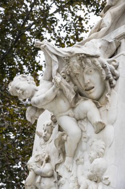 Mozart anıtının mimari unsurları 1896 'da Avusturya' da oluşturuldu.. 