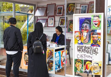 Istanbul, Türkiye - 8 Nisan, 2017: Vialand temalı eğlence eğlence parkı 