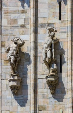 2 Haziran 2018, Milan, İtalya: aziz ve Milan Katedrali (Duomo di Milano) dekorasyon şehit heykelleri yakın çekim çekim. 