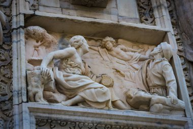 2 Haziran 2018, Milan, İtalya: aziz ve Milan Katedrali (Duomo di Milano) dekorasyon şehit heykelleri yakın çekim çekim. 