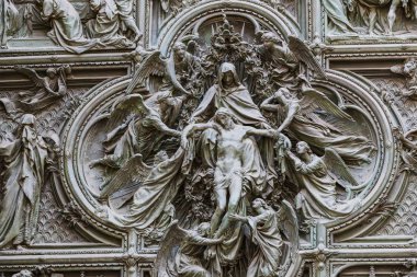 2 Haziran 2018, Milan, İtalya: aziz ve Milan Katedrali (Duomo di Milano) dekorasyon şehit heykelleri yakın çekim çekim. 