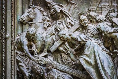 2 Haziran 2018, Milan, İtalya: aziz ve Milan Katedrali (Duomo di Milano) dekorasyon şehit heykelleri yakın çekim çekim. 