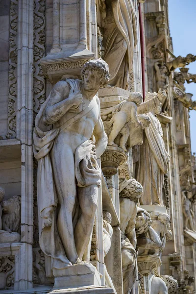Junio 2018 Milán Italia Esculturas Santos Mártires Que Decoran Catedral —  Fotos de Stock