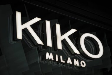 Milan, İtalya - 2 Haziran, 2018: Milan İtalya sokakta Kiko deposunun Logo.