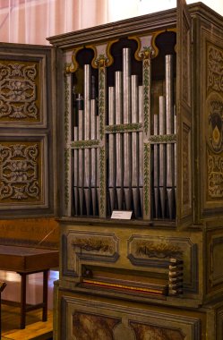 6 Haziran 2018, MILAN, ITALY: Milan 'ın müzik aletlerinin sergisi Sforza Kalesi Müzesi' nde sergilendi.