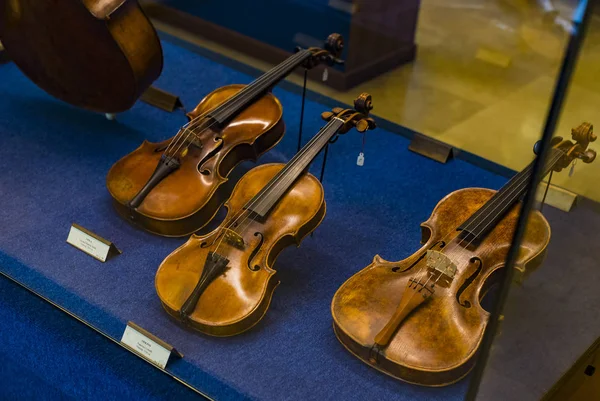 2018年6月6日イタリア ミラノ スフォルツァ城博物館にてミラノの楽器展を開催 — ストック写真