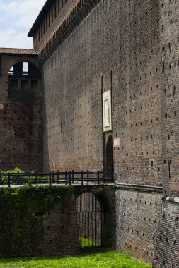 Milano 'daki Sforza Kalesi' nin mimarisinin elementleri..