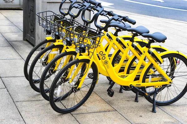 Junio 2018 Milán Italia Alquiler Estacionamiento Bicicletas Placer Ciudad Milán —  Fotos de Stock