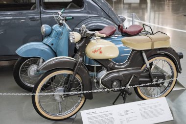 Münih, Almanya - 26 Kasım 2018: topluluğu tarihsel olarak bilinen ve Münih ulaşım Müzesi (Deutsches Museum Verkehrszentrum Araçlar). 