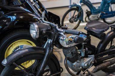 Münih, Almanya - 26 Kasım 2018: topluluğu tarihsel olarak bilinen ve Münih ulaşım Müzesi (Deutsches Museum Verkehrszentrum Araçlar). 