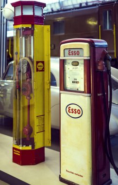 Münih, Almanya - 26 Kasım 2018: topluluğu tarihsel olarak bilinen ve Münih ulaşım Müzesi (Deutsches Museum Verkehrszentrum Araçlar). 