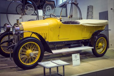 Münih, Almanya - 26 Kasım 2018: topluluğu tarihsel olarak bilinen ve Münih ulaşım Müzesi (Deutsches Museum Verkehrszentrum Araçlar). 
