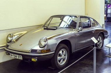 Münih, Almanya - 26 Kasım 2018: topluluğu tarihsel olarak bilinen ve Münih ulaşım Müzesi (Deutsches Museum Verkehrszentrum Araçlar). 