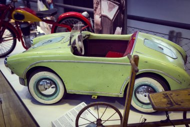 Münih, Almanya - 26 Kasım 2018: topluluğu tarihsel olarak bilinen ve Münih ulaşım Müzesi (Deutsches Museum Verkehrszentrum Araçlar). 