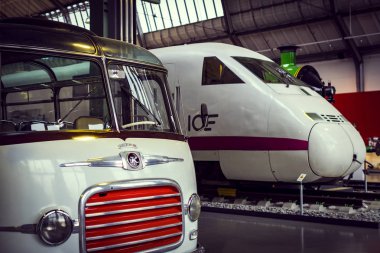 Münih, Almanya - 26 Kasım 2018: topluluğu tarihsel olarak bilinen ve Münih ulaşım Müzesi (Deutsches Museum Verkehrszentrum Araçlar). 