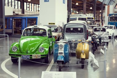 Münih, Almanya - 26 Kasım 2018: topluluğu tarihsel olarak bilinen ve Münih ulaşım Müzesi (Deutsches Museum Verkehrszentrum Araçlar). 
