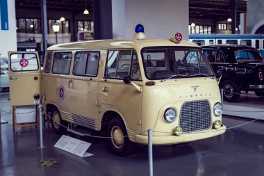 Münih, Almanya - 26 Kasım 2018: topluluğu tarihsel olarak bilinen ve Münih ulaşım Müzesi (Deutsches Museum Verkehrszentrum Araçlar). 