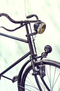 Münih, Almanya - 26 Kasım 2018: Sergi Bisiklet modelleri ve Münih ulaşım Müzesi (Deutsches Museum Verkehrszentrum Bisiklet sektörünün gelişme süreci). 