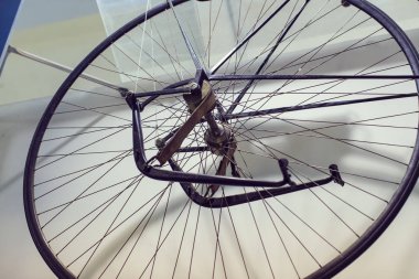 Münih, Almanya - 26 Kasım 2018: Sergi Bisiklet modelleri ve Münih ulaşım Müzesi (Deutsches Museum Verkehrszentrum Bisiklet sektörünün gelişme süreci). 