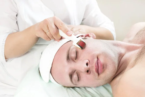 Man Undergoes Procedure Medical Micro Needle Therapy Modern Medical Instrument — Stock Photo, Image