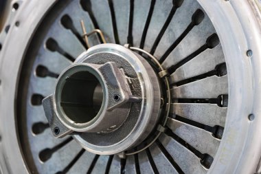 Yeni metal araba parçaları kadar yakın çekim