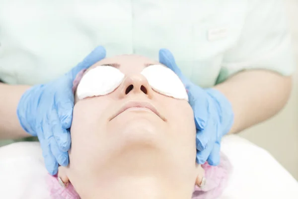 Maschera Cosmetica Processo Massaggio Trattamenti Viso Salone Bellezza — Foto Stock