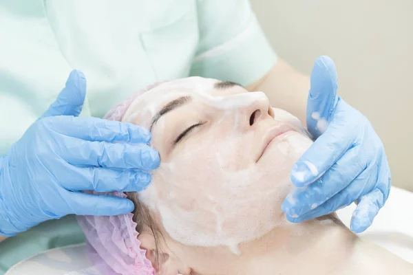 Prozess Kosmetische Maske Der Massage Und Gesichtsbehandlungen Schönheitssalon — Stockfoto