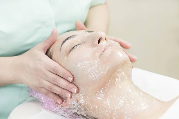 Prozess Kosmetische Maske Der Massage Und Gesichtsbehandlungen Schönheitssalon — Stockfoto