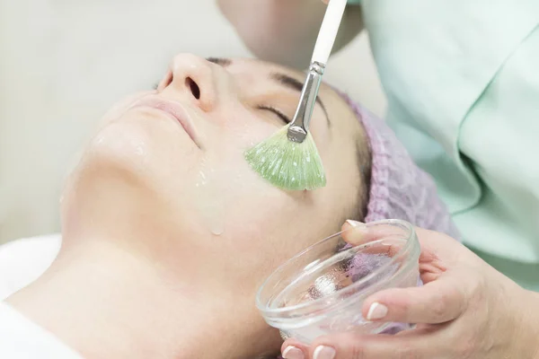 Maschera Cosmetica Processo Massaggio Trattamenti Viso Salone Bellezza — Foto Stock