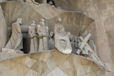 Barcelona, İspanya - 13 Ocak 2018: mimari ve Sagrada Familia eski kesiminde girişinde heykelleri unsurları. 