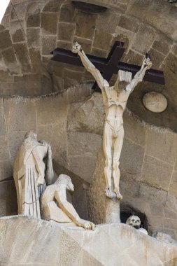 Barcelona, İspanya - 13 Ocak 2018: mimari ve Sagrada Familia eski kesiminde girişinde heykelleri unsurları. 