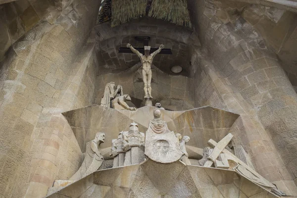 巴塞罗那 西班牙 2018年1月13日 建筑的元素和雕像入口对圣家族的老部分 — 图库照片