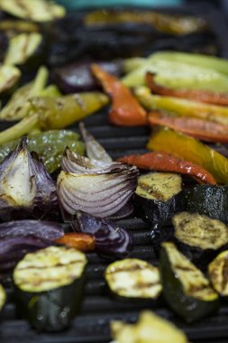 Restoran ızgarada pişmiş ızgara sebze 